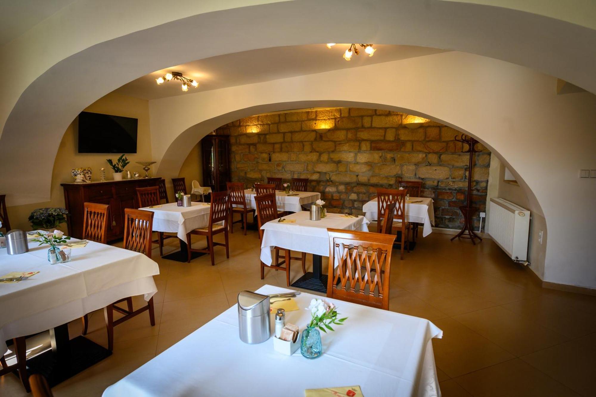 Hotel U Krale Jičín エクステリア 写真