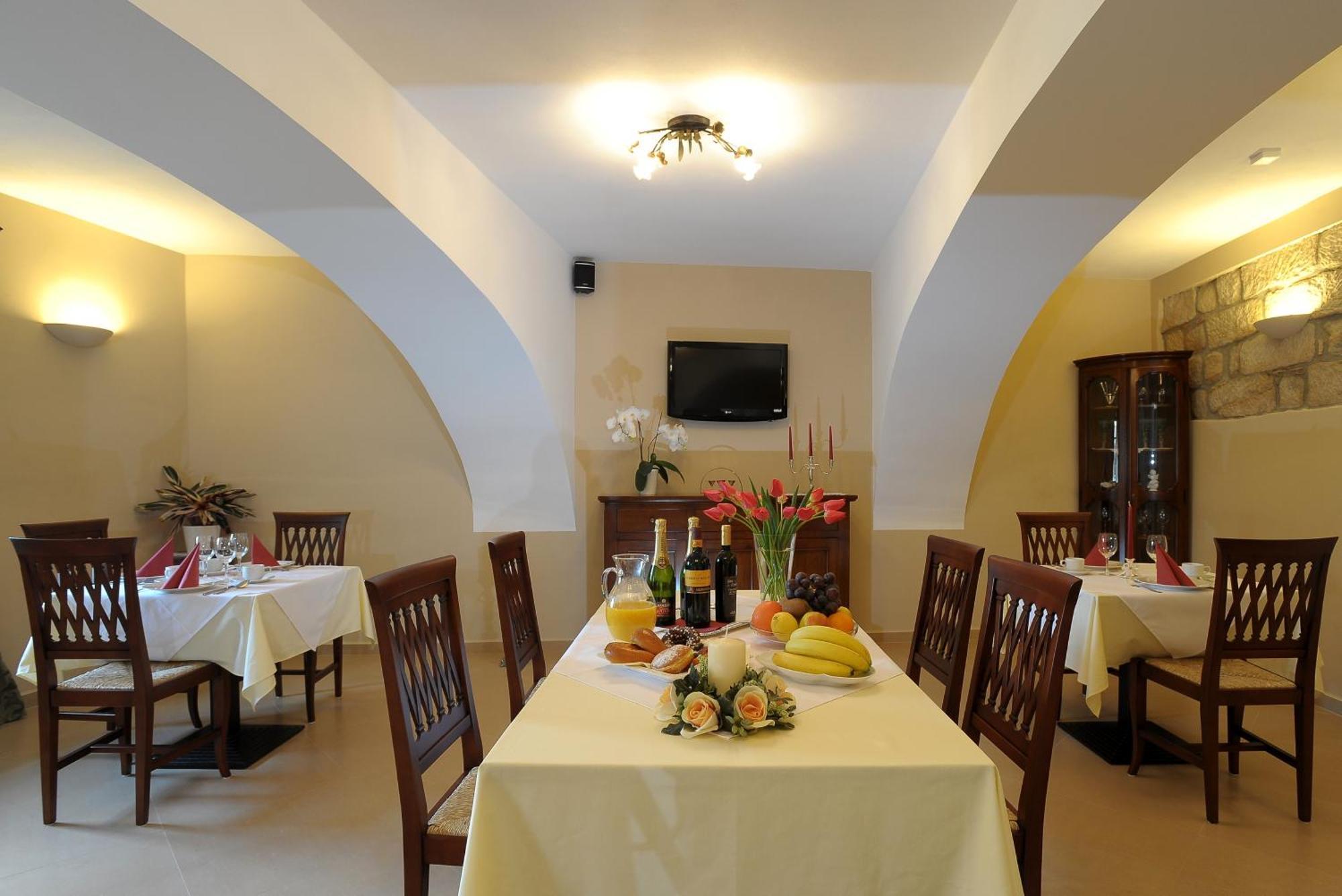 Hotel U Krale Jičín エクステリア 写真