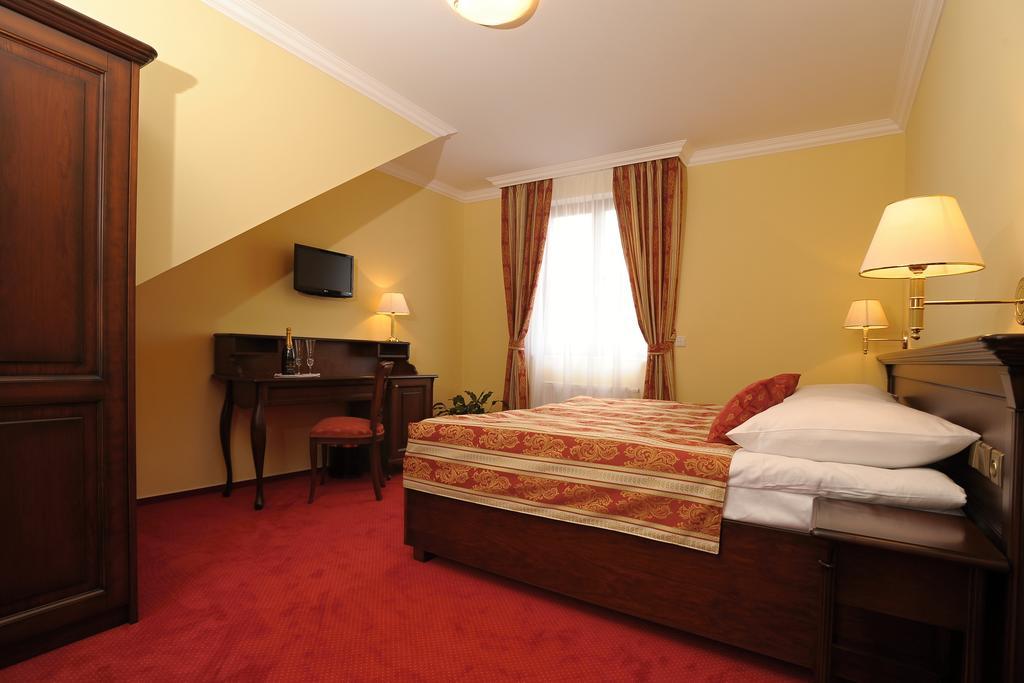 Hotel U Krale Jičín エクステリア 写真