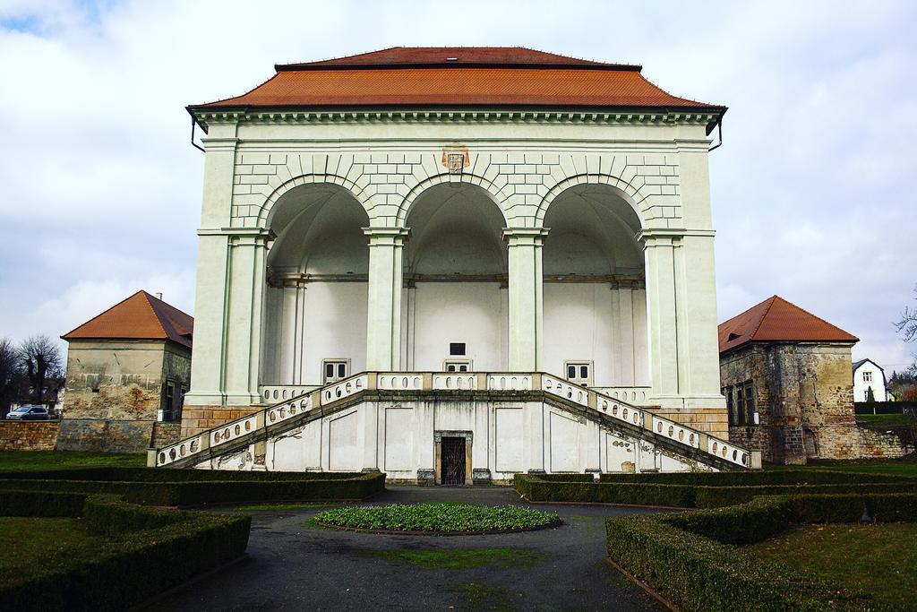 Hotel U Krale Jičín エクステリア 写真