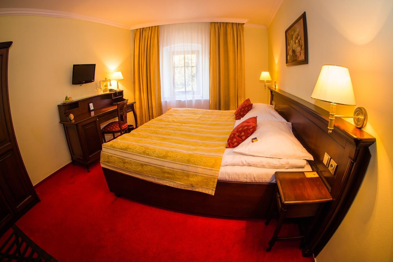 Hotel U Krale Jičín エクステリア 写真