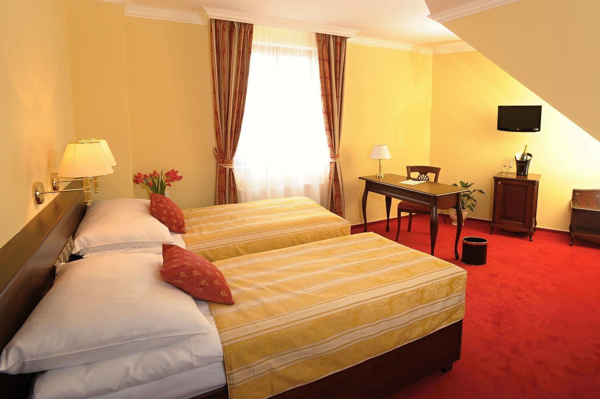 Hotel U Krale Jičín エクステリア 写真