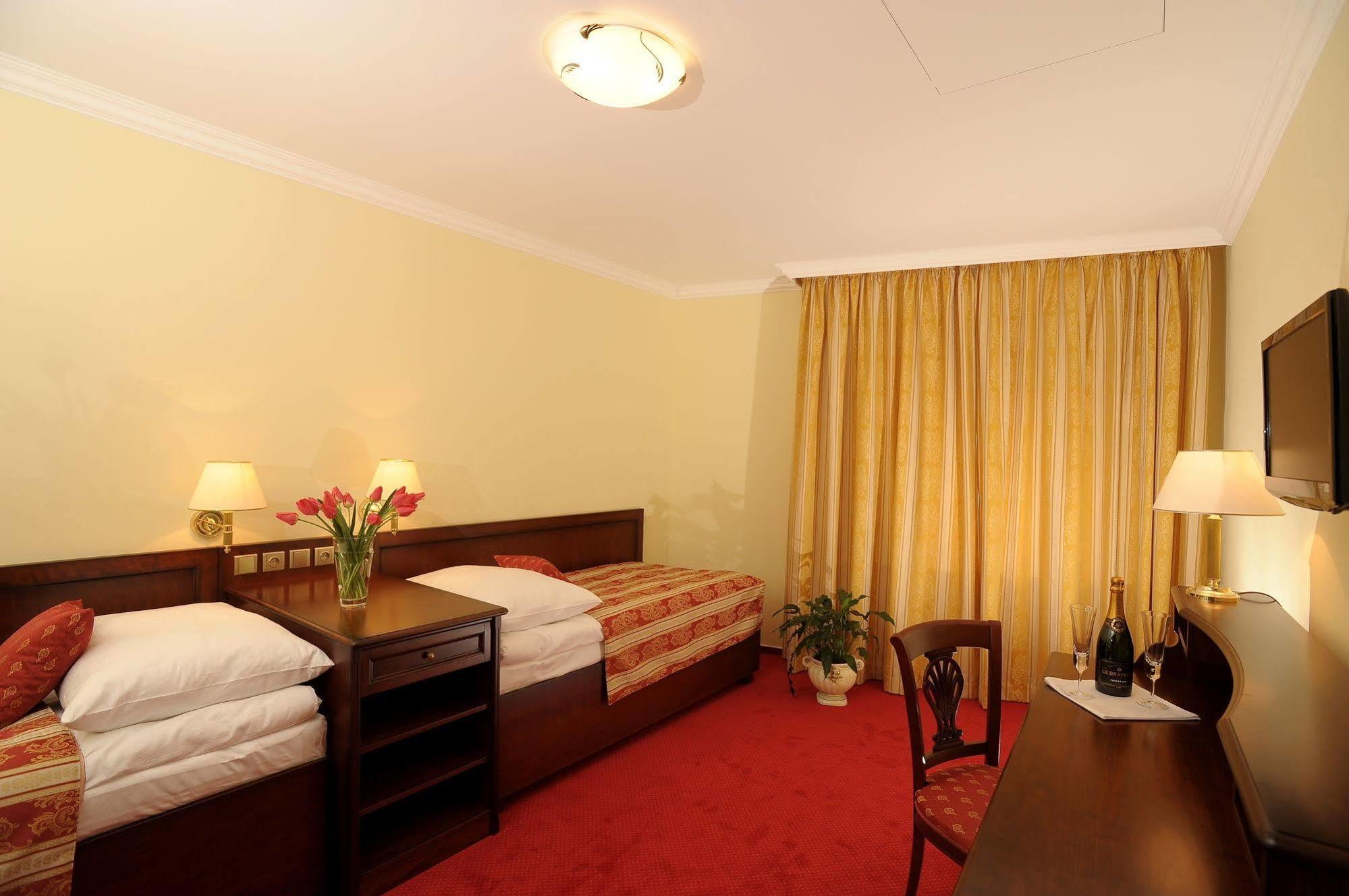 Hotel U Krale Jičín エクステリア 写真
