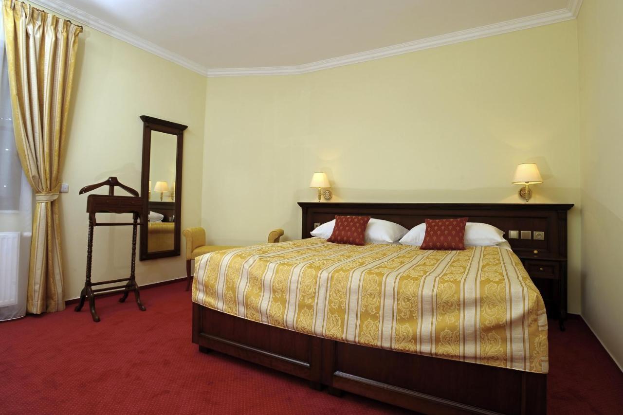 Hotel U Krale Jičín エクステリア 写真
